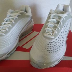Nike Air Max Deluxe. New. Men's/Women's sizes